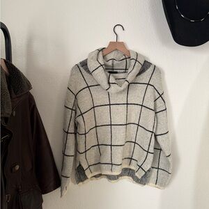 Plaid Women's Sweater - Black and White